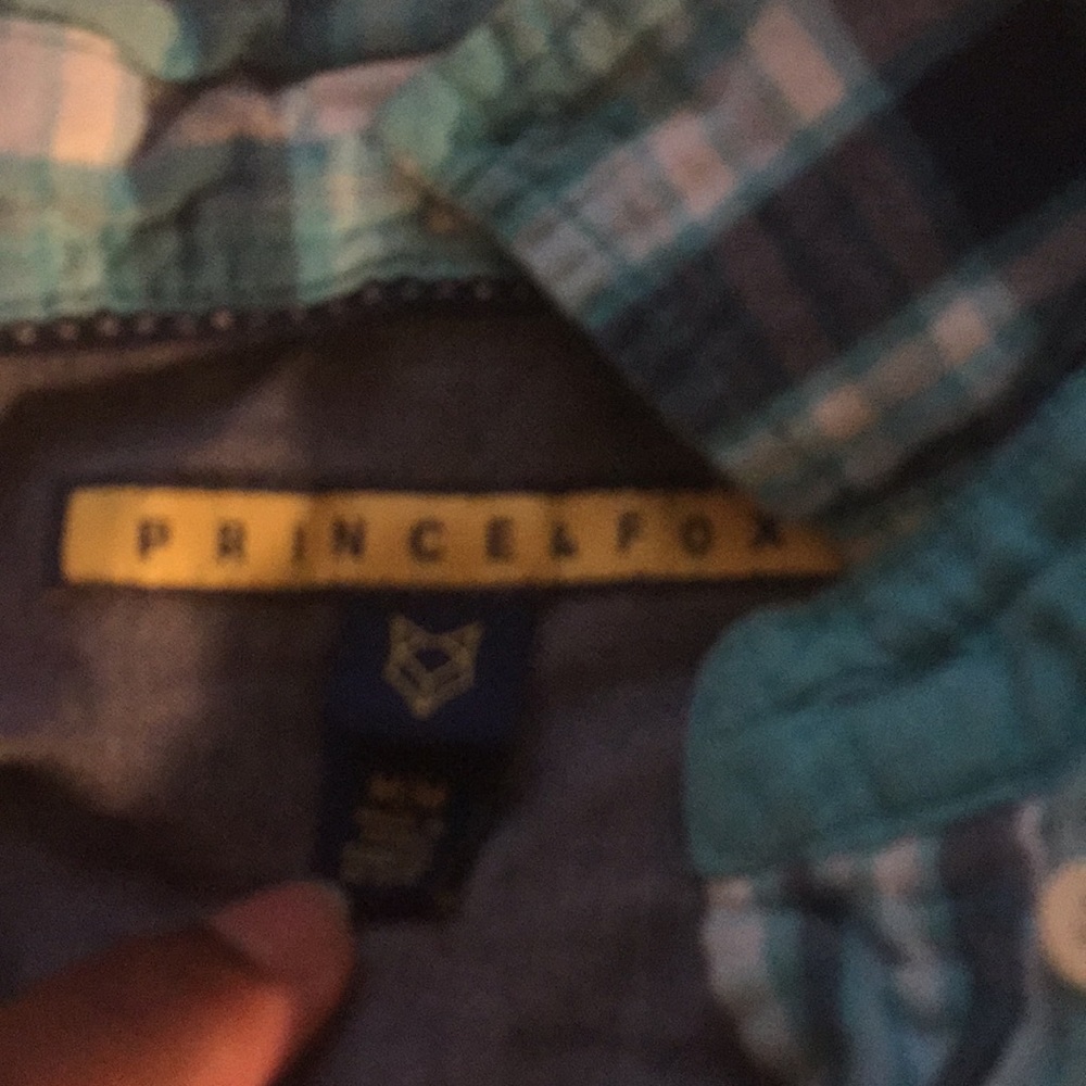 3 Button down shirt - Picture 7 of 7